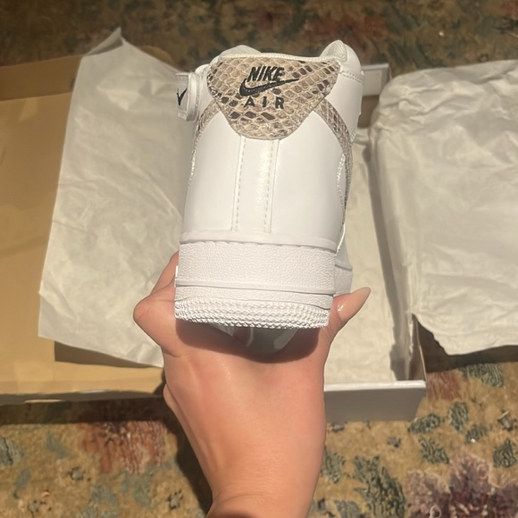 Nike Air Force 1 '07 Mid White Leather Snake Swoosh (Women's) sz 8 DD8959-110 - Picture 4 of 6